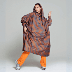 Rainkiss Regen poncho Breton Brown Blue, Fiets regenponcho, Poncho dames, Poncho regen, Rainkiss, Rainkiss poncho, Regen fiets poncho, Regen poncho, Regen poncho dames, Regen poncho fiets, Regenponcho dames, Regenponcho voor fiets