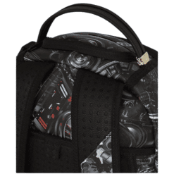 Achterkant van de rugzak met mesh-padding en de trolley-sleeve.