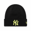 De New Era – New York Yankees Youth League Essential Beanie in Zwart & Geel