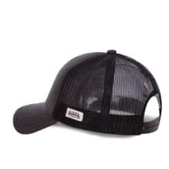 Zwarte trucker cap met mesh achterkant en snapback sluiting