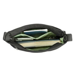 Compact interieur van de Travelon Roam Small met RFID-blokkering voor pasjes en smartphone.