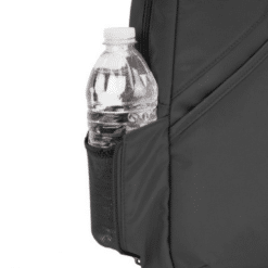 Uitvouwbaar zijvak met drinkfles op de Travelon Classic Sling tas.